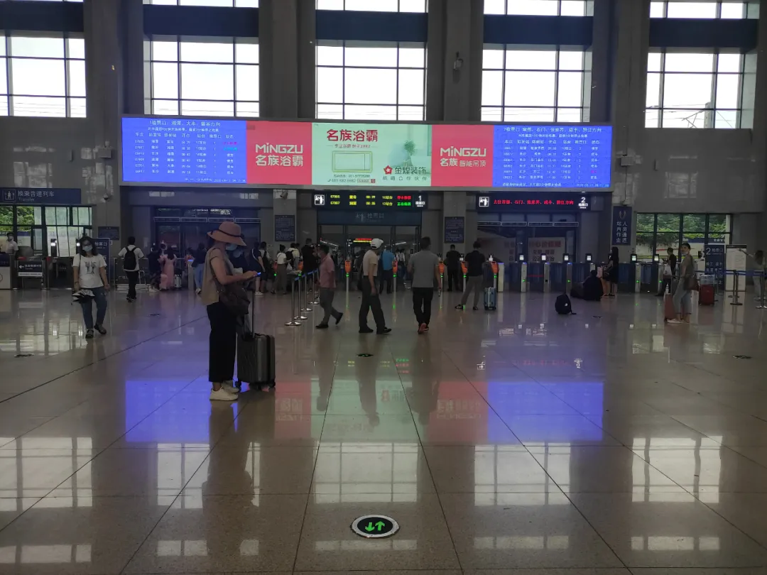 名族高鐵廣告長(zhǎng)沙站