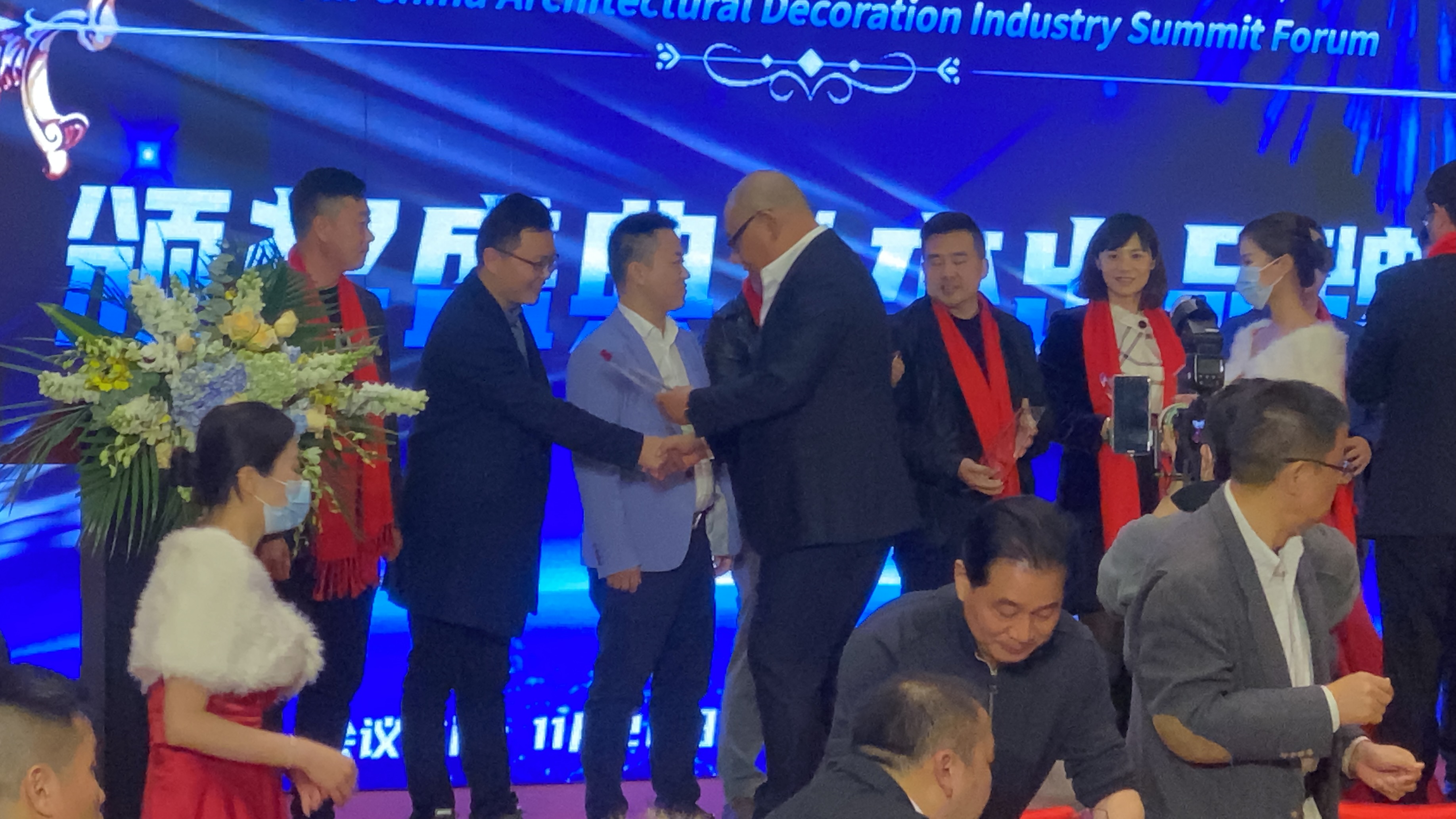 名族榮獲“中國裝飾工程聯盟·杰出品牌”行業大獎！